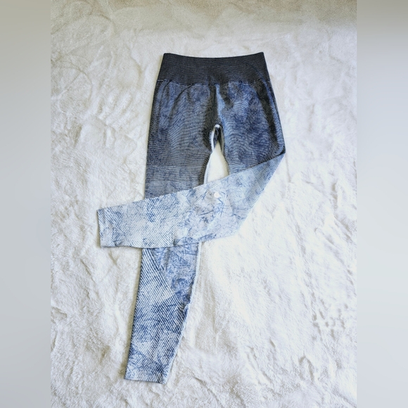 Lululemon Ebb to Train Tight. Size 6. *Wash White / Black / Luna - Picture 13 of 13